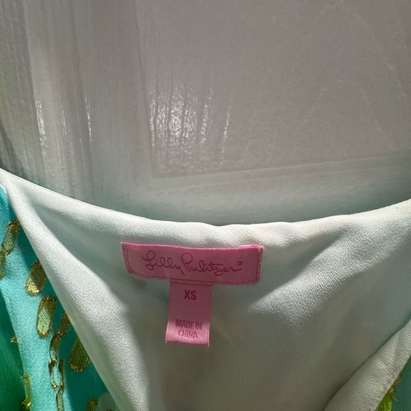 Lilly Pulitzer beautiful dress, appears to be silk with gold accents and lining. - Picture 2 of 4